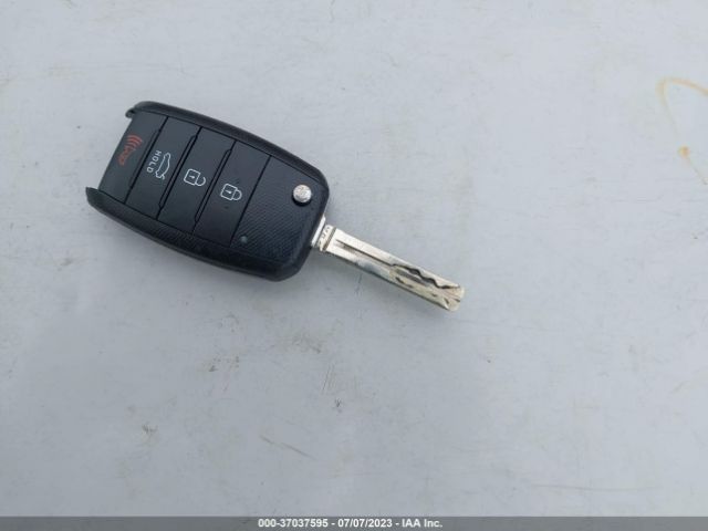 KNADM4A36E6385233 KIA RIO LX