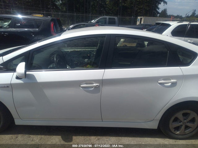 Toyota Prius Four 2015 JTDKN3DU2F0408517 Image 6