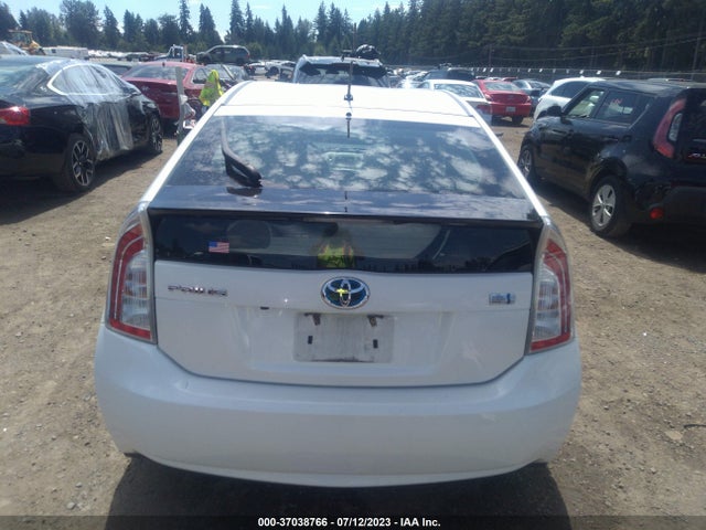 Toyota Prius Four 2015 JTDKN3DU2F0408517 Image 8