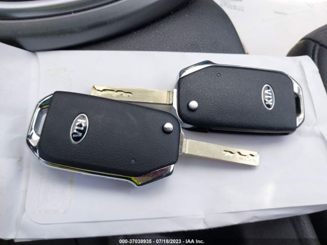 KNDEU2AAXM7103758 KIA SELTOS S
