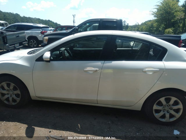 2011 MAZDA MAZDA3 I SPORT VIN: JM1BL1UG0B1495004