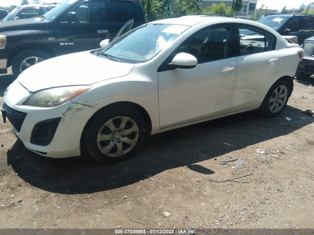 2011 MAZDA MAZDA3 I SPORT VIN: JM1BL1UG0B1495004