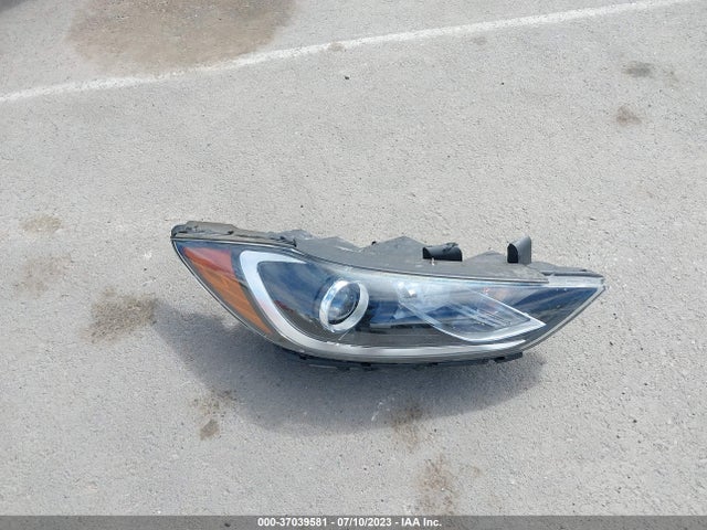 Hyundai ELANTRA SE 2017 5NPD84LF1HH124228 Image 3