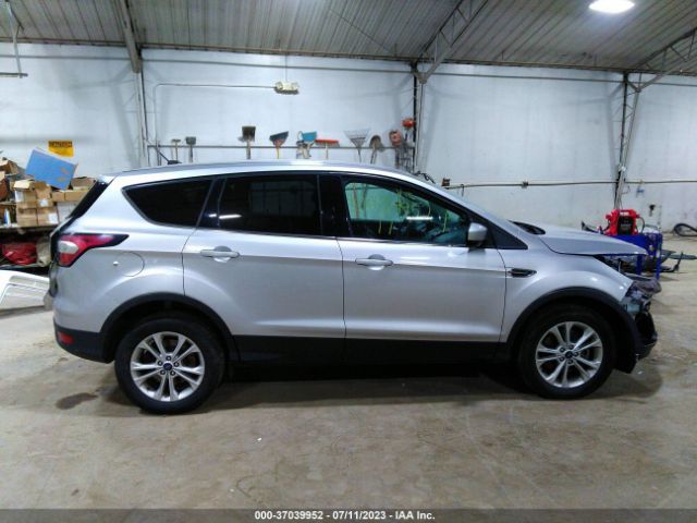 1FMCU9G99HUE32371 Ford ESCAPE SE
