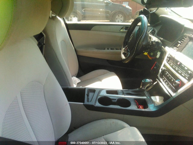2016 HYUNDAI SONATA 2.4L SE VIN: 5NPE24AF6GH435211