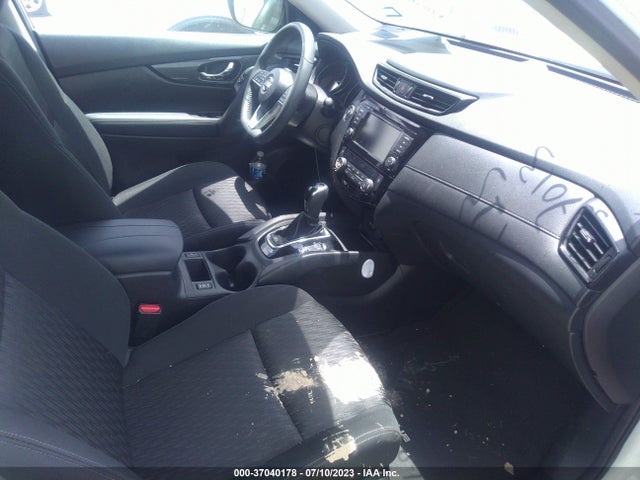 2018 NISSAN ROGUE SV VIN: KNMAT2MT2JP525453