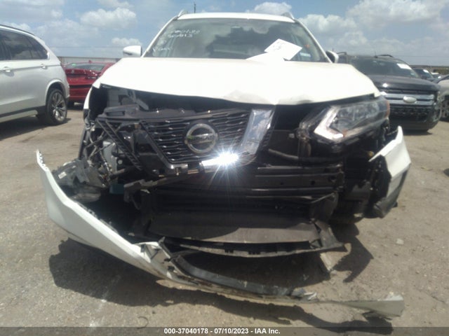 2018 NISSAN ROGUE SV VIN: KNMAT2MT2JP525453