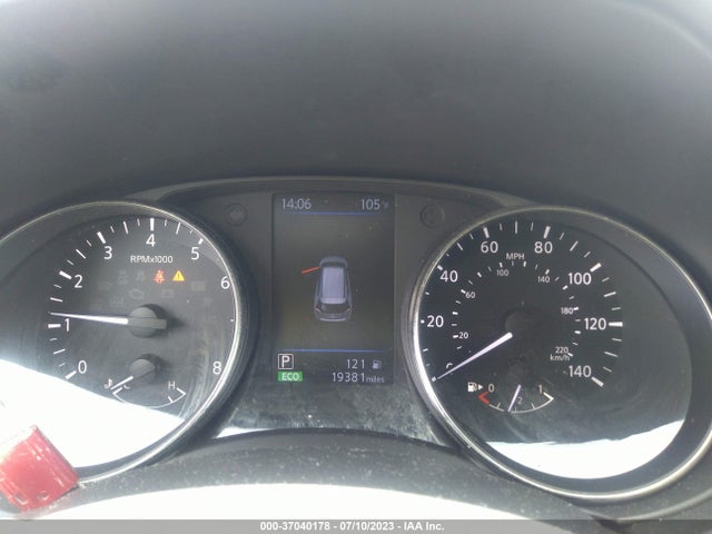 2018 NISSAN ROGUE SV VIN: KNMAT2MT2JP525453