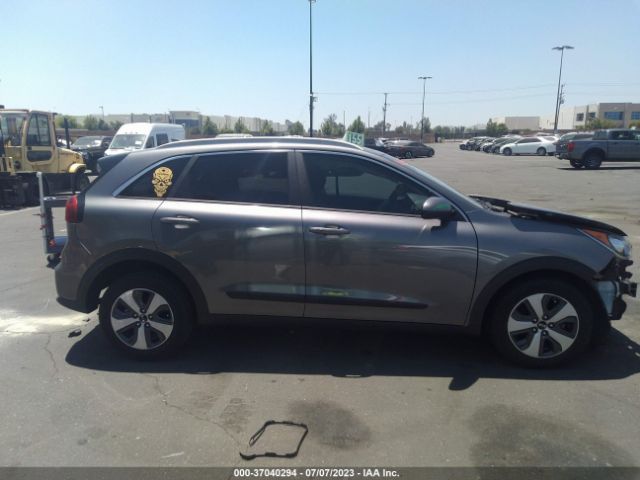 KNDCB3LCXH5057366 KIA NIRO LX