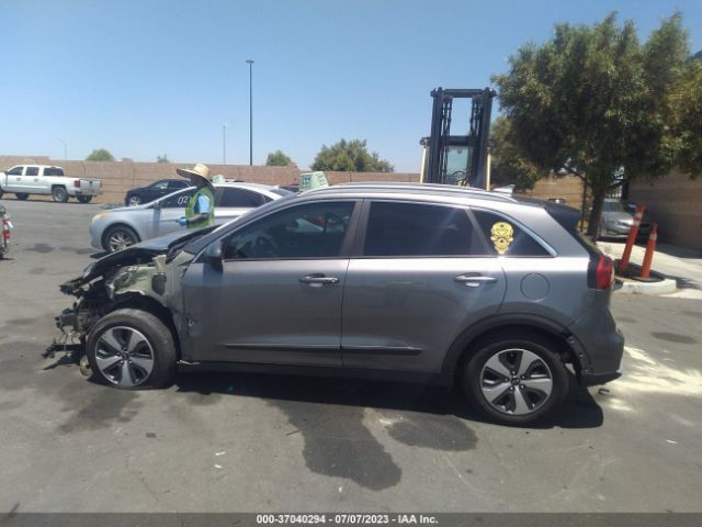 KNDCB3LCXH5057366 KIA NIRO LX