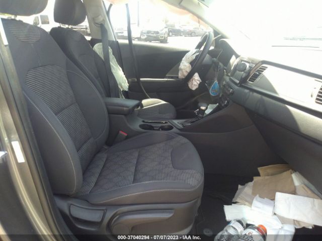 KNDCB3LCXH5057366 KIA NIRO LX