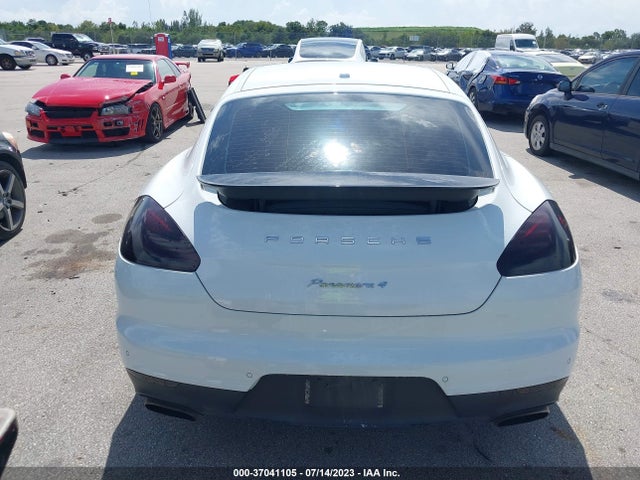 2015 Porsche Panamera, VIN: WP0AA2A71FL002212