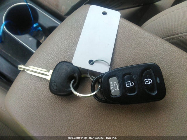 Hyundai ELANTRA SE 2018 5NPD74LF7JH235942 Image 3