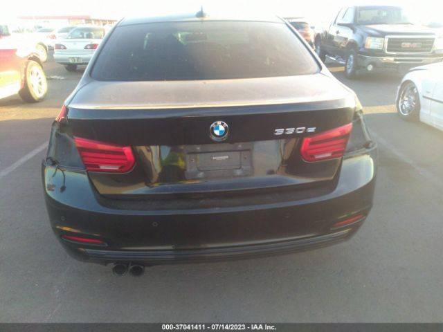 WBA8E1C32HA156396 BMW 3 Series 330e Iperformance