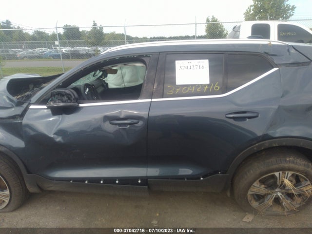 2022 Volvo XC40, VIN: YV4162UL8N2752993
