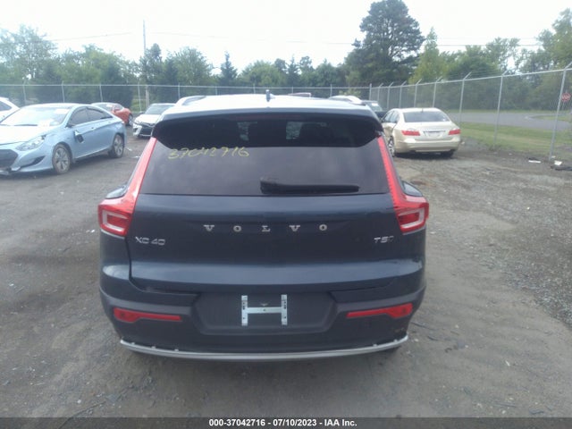 2022 Volvo XC40, VIN: YV4162UL8N2752993
