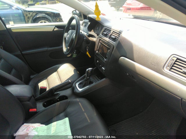 2013 VOLKSWAGEN JETTA SEDAN SE W/CONVENIENCE/SUNROOF VIN: 3VWDP7AJ8DM451044