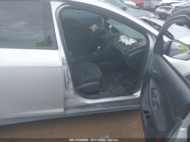 1FADP3F21HL226202 Ford FOCUS SE