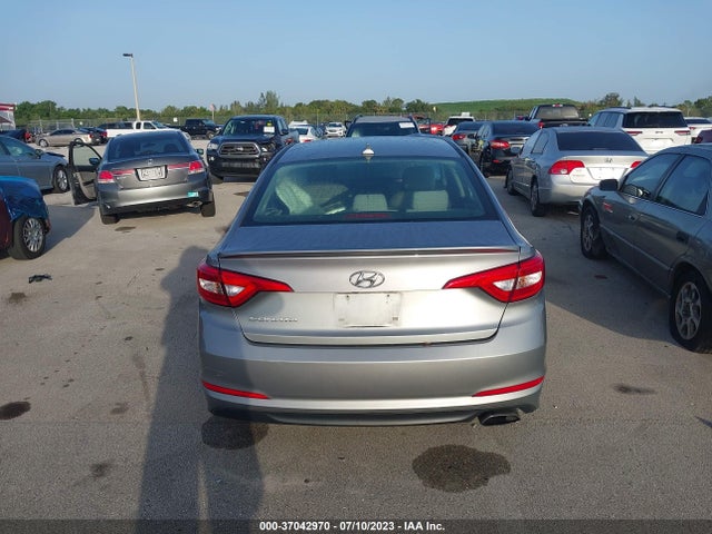 2015 HYUNDAI SONATA 2.4L SE VIN: 5NPE24AF9FH155801