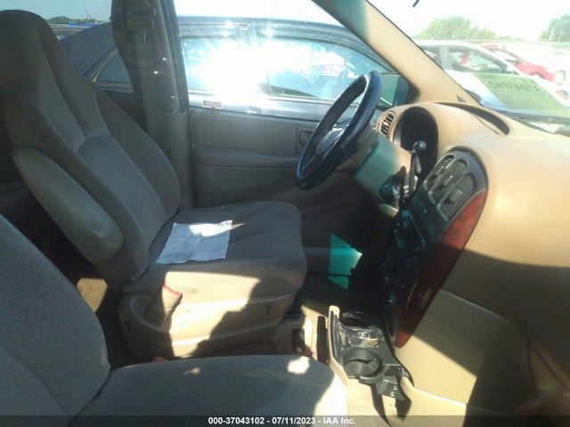 2002 CHRYSLER TOWN & COUNTRY LX VIN: 2C4GP443X2R689205