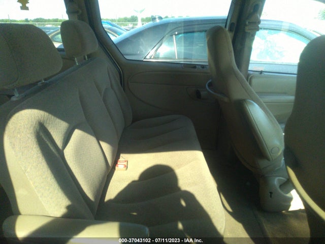 2002 CHRYSLER TOWN & COUNTRY LX VIN: 2C4GP443X2R689205