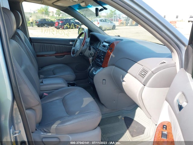2004 TOYOTA SIENNA XLE VIN: 5TDZA22C44S058445