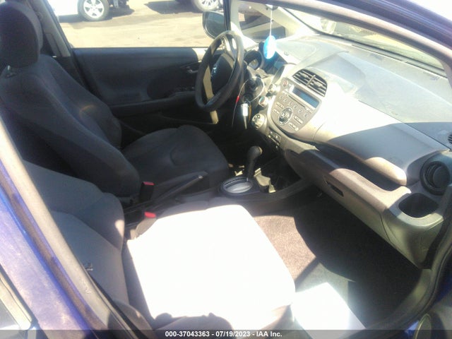 2011 HONDA FIT VIN: JHMGE8H34BC018868