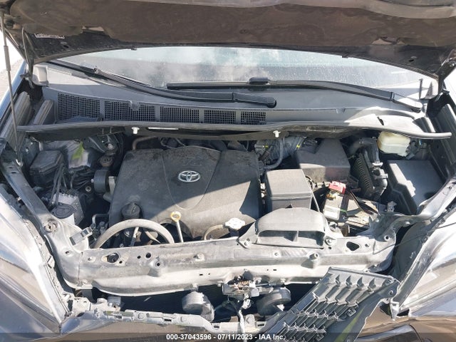 Toyota SIENNA SE 2018 5TDXZ3DC7JS963986 Image 10