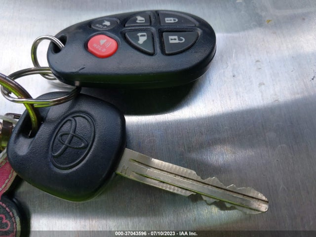 Toyota SIENNA SE 2018 5TDXZ3DC7JS963986 Image 11
