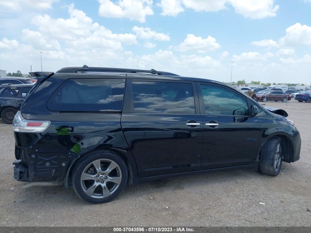 Toyota SIENNA SE 2018 5TDXZ3DC7JS963986 Image 13