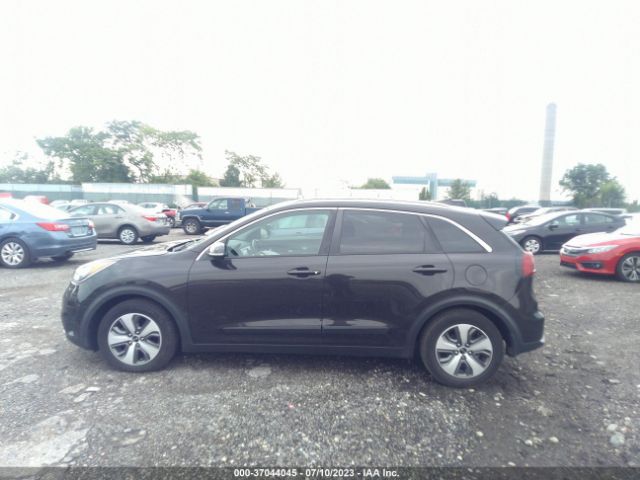 KNDCE3LC5J5118068 KIA NIRO EX