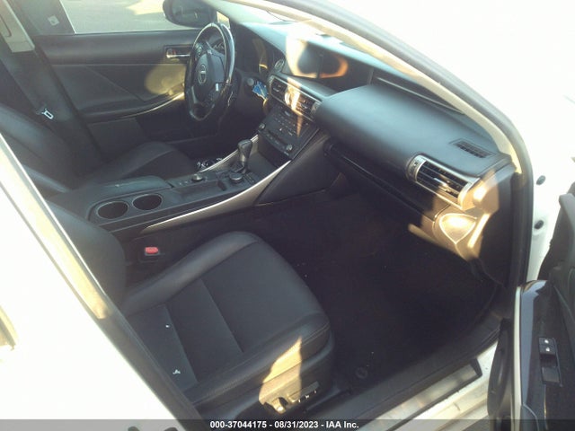 JTHBA1D21G5007011 Lexus IS 200T