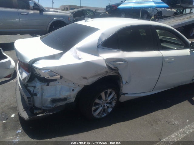 JTHBA1D21G5007011 Lexus IS 200T