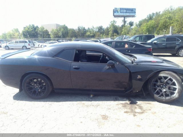 2C3CDZFJ2FH764933 Dodge Challenger R/t Scat Pack
