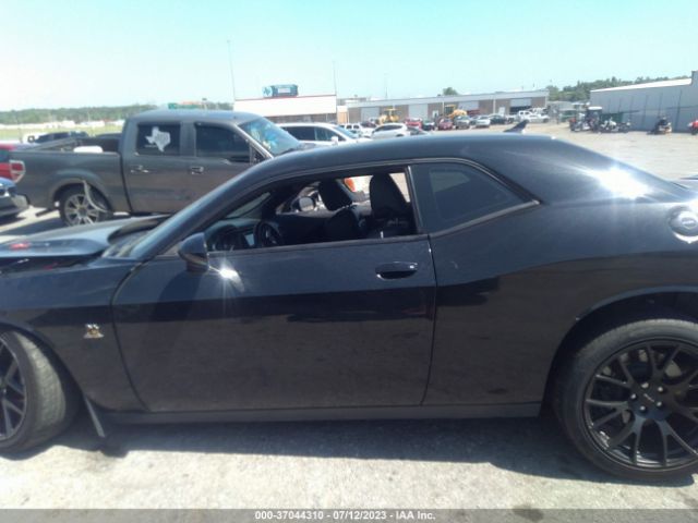 2C3CDZFJ2FH764933 Dodge Challenger R/t Scat Pack