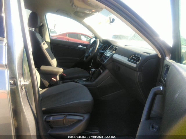 3VV1B7AX4JM112156 Volkswagen TIGUAN S