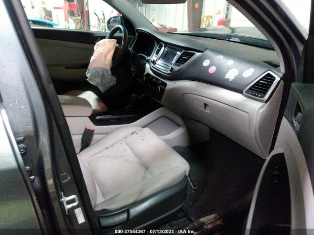 KM8J33A46GU106269 Hyundai TUCSON SE