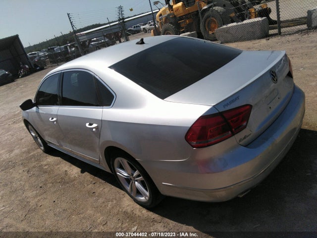 1VWBN7A3XEC001459 Volkswagen Passat Tdi Se W/sunroof & Nav