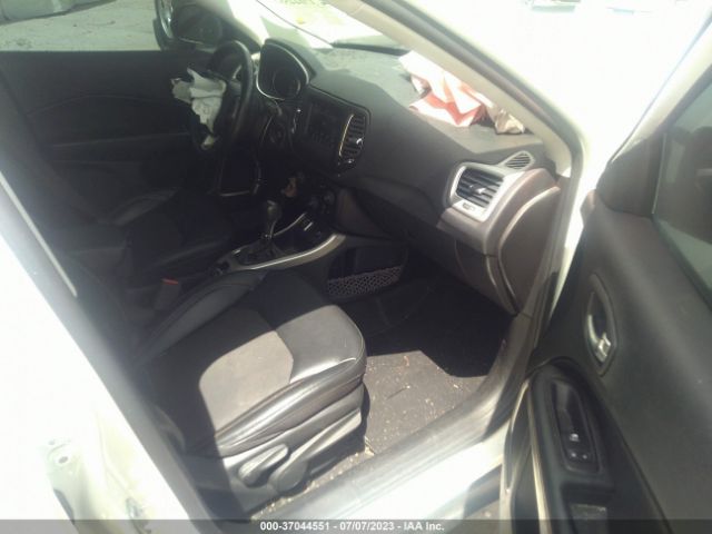 3C4NJCBBXKT851490 Jeep Compass Latitude