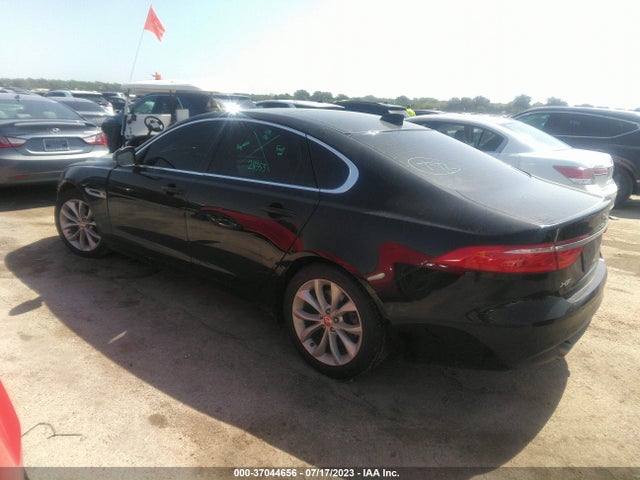 2019 JAGUAR XF SAJBD4FX3KCY79313 Photo 2