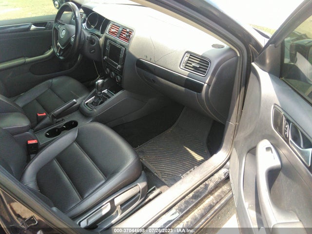 3VWL17AJXHM277321 Volkswagen Jetta 1.8t Sel