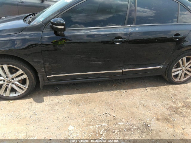 3VWL17AJXHM277321 Volkswagen Jetta 1.8t Sel