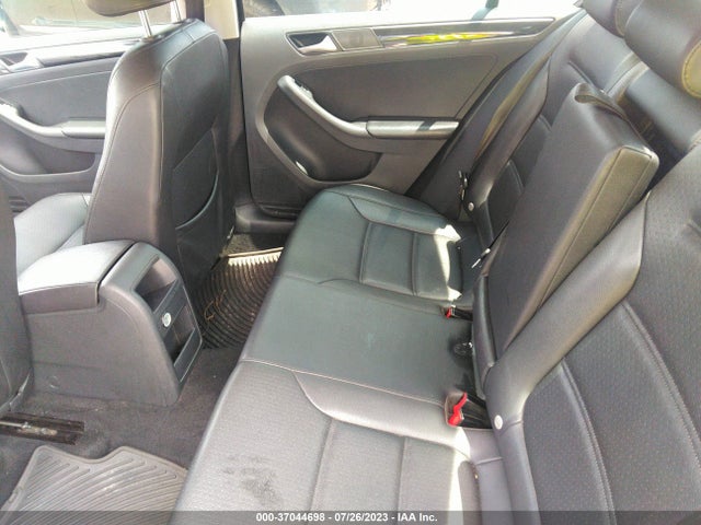 3VWL17AJXHM277321 Volkswagen Jetta 1.8t Sel
