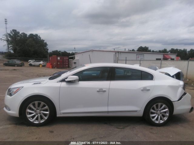 1G4GB5G39GF102714 Buick Lacrosse Leather