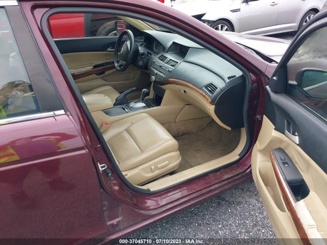 2011 HONDA ACCORD SDN EX-L VIN: 1HGCP2F88BA080017