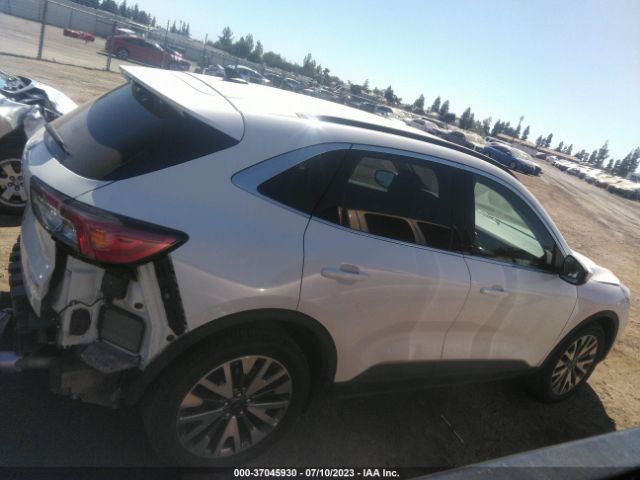 1FMCU9J94LUB15812 Ford Escape Titanium