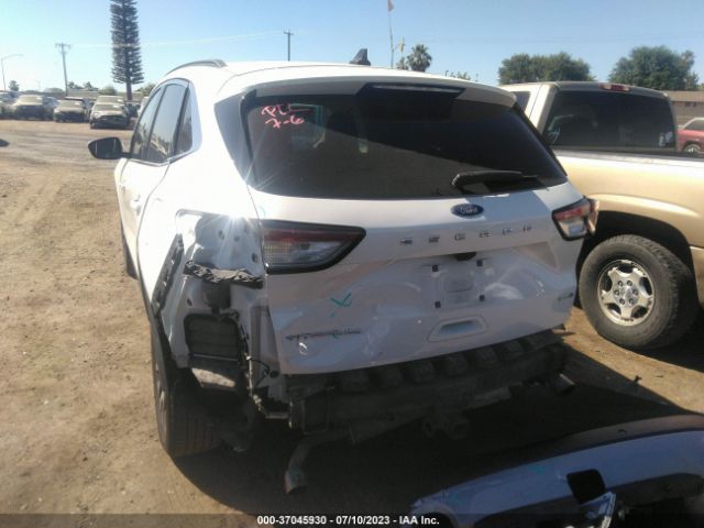 1FMCU9J94LUB15812 Ford Escape Titanium