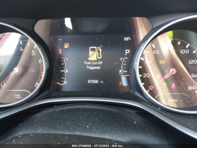 3C4NJDBB3JT261961 Jeep Compass Latitude