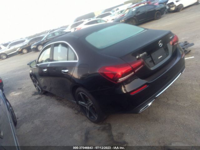 W1K3G4FB0NJ367187 Mercedes-Benz A 220 4matic