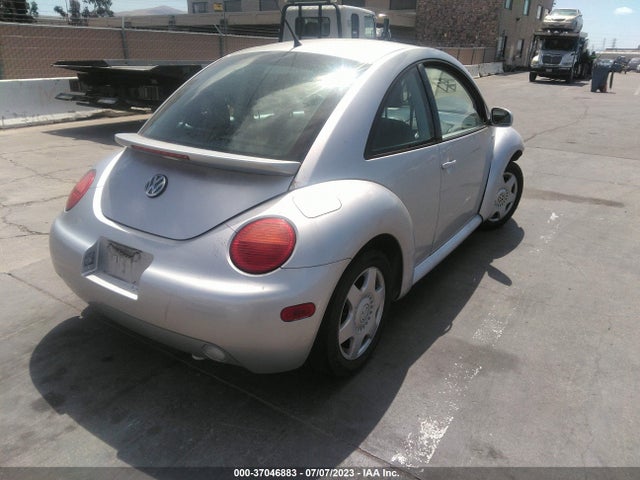 2001 VOLKSWAGEN NEW BEETLE GLS VIN: 3VWCK21C01M428643
